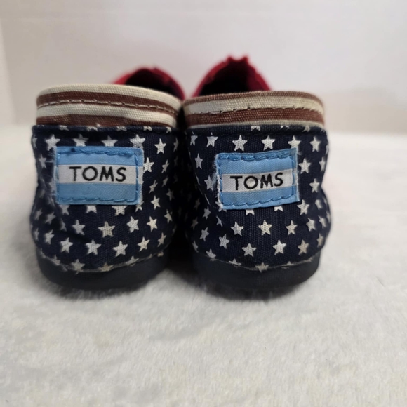 Toms Patriotic Red and Blue Moccasins - Picture 3 of 16